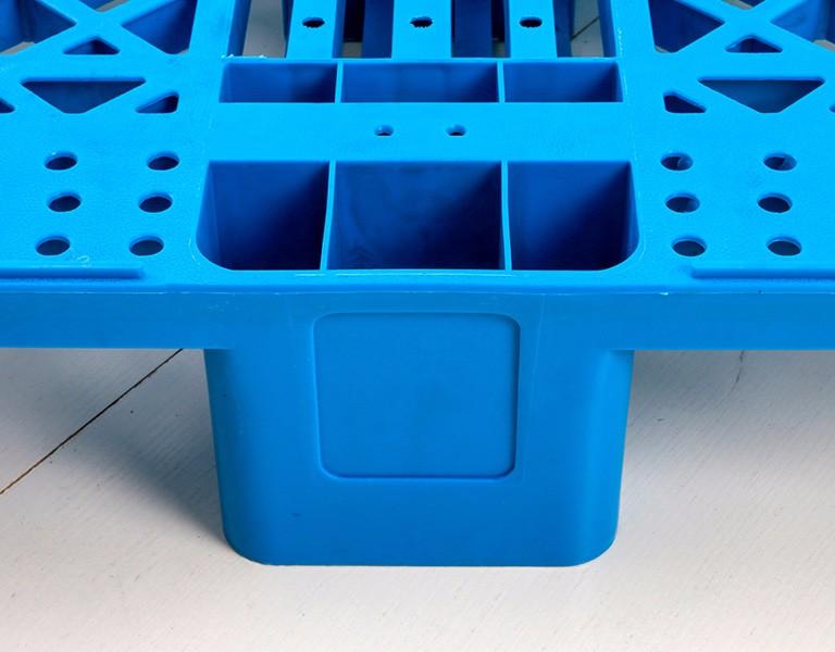 軒盛塑業(yè)1010網(wǎng)格川字塑料托盤(pán)-側(cè)面